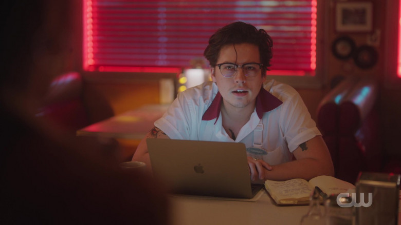 Apple MacBook Laptop Used by Actor Cole Sprouse as Jughead Jones in Riverdale S05E06 TV Series (2)