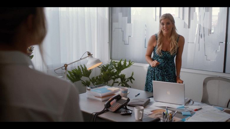 Apple MacBook Laptop Used by Actress Jenna Rosenow as Kimber Watts in Firefly Lane S01E06 Dirty Laundry (2021)