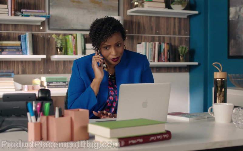 Apple MacBook Laptop Used by Actress in Workin' Moms S05E01 The Carlsons Move to Calgary (2021)