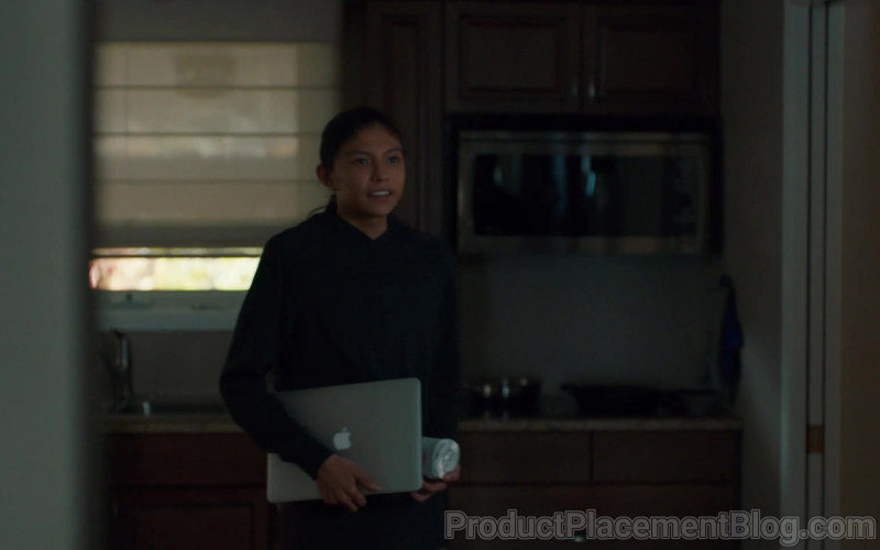 Apple MacBook Laptop in Burden of Truth S04E03 From Out The Gloomy Rack (2021)
