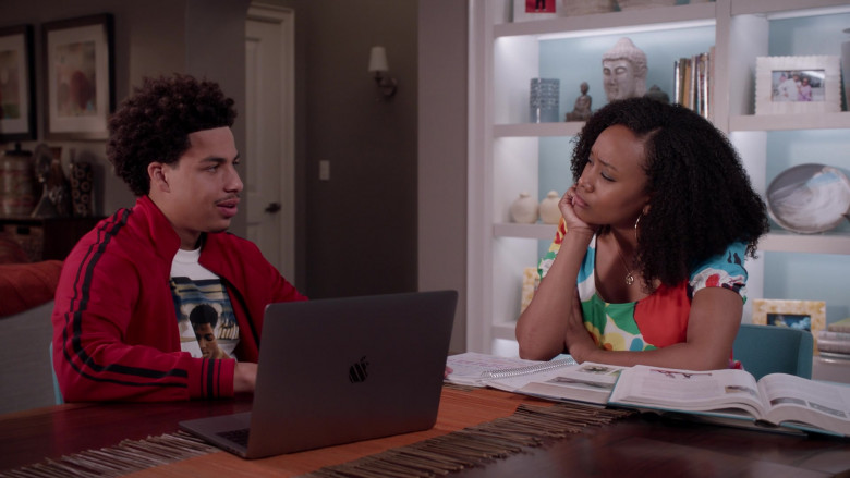 Apple MacBook Laptop of Marcus Scribner as Junior in Black-ish S07E10 What About Gary (2021)