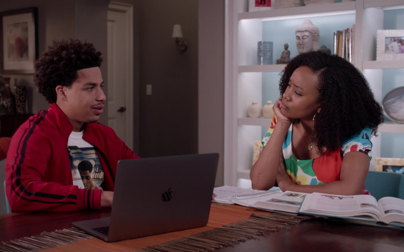 Apple MacBook Laptop of Marcus Scribner as Junior in Black-ish S07E10 What About Gary (2021)