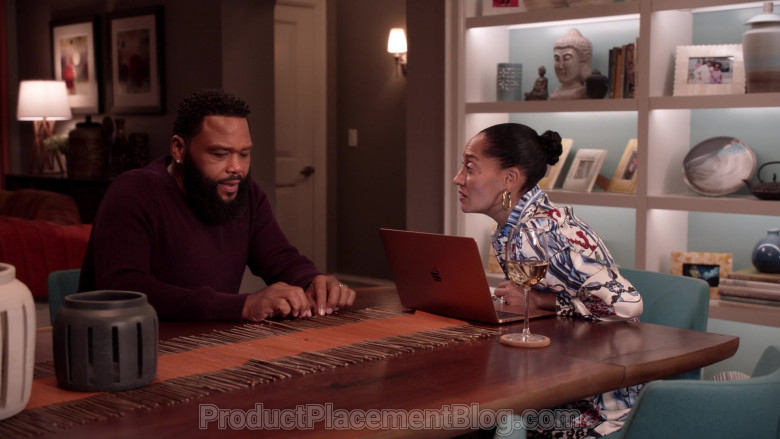 Apple MacBook Laptop of Tracee Ellis Ross as Dr. Rainbow ‘Bow' Johnson in Black-ish S07E09 (2)