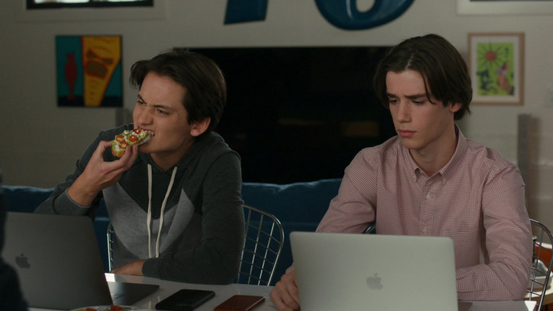 Apple MacBook Laptops of Logan Pepper as Cooper Bradford and Tenzing Norgay Trainor as Trevor in American Housewife S05E10 (2)