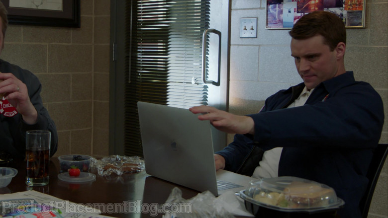 Apple MacBook Pro Laptop Used by Actors in Chicago Fire S09E07 (2)