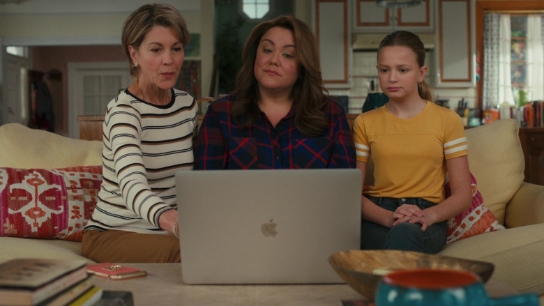 Apple MacBook Pro Laptop of Actress Katy Mixon as Katie Otto in American Housewife S05E10 Getting Frank With the Ottos (2021)
