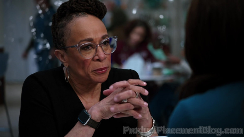 Apple Watch of S. Epatha Merkerson as Sharon Goodwin in Chicago Med S06E07 Better Is the Enemy of Good (2021)