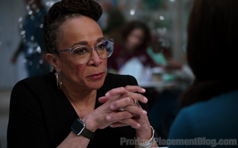 Apple Watch of S. Epatha Merkerson as Sharon Goodwin in Chicago Med S06E07 Better Is the Enemy of Good (2021)