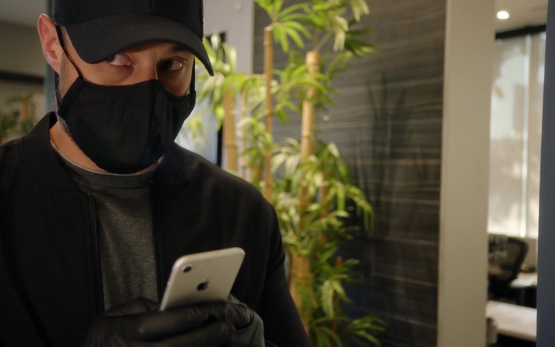Apple iPhone Smartphone Used by Actor in 9-1-1 S04E03 Future Tense (2021)