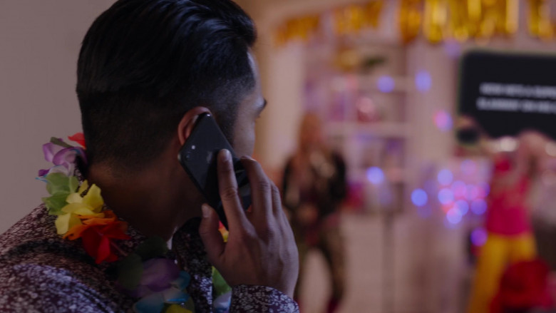 Apple IPhone Smartphone Of Alex Mallari Jr. As PI Gabriel Cordova In Ginny  & Georgia S01E07 "Happy Sweet Sixteen, Jerk" (2021)