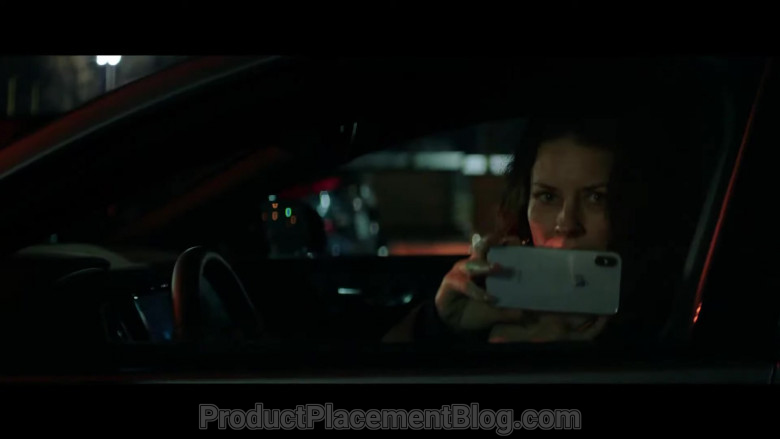 Apple iPhone Smartphone of Evangeline Lilly as Claire Reimann in Crisis (2021)