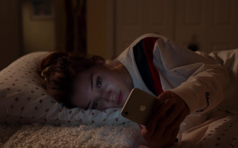 Apple iPhone Smartphone of Katie Douglas as Abby in Ginny & Georgia S01E03 (1)