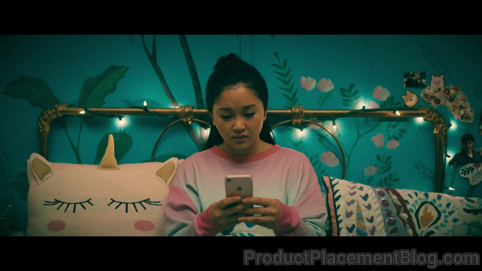 Apple IPhone Smartphone Of Lana Condor As Lara Jean 'LJ' Song Covey In ...