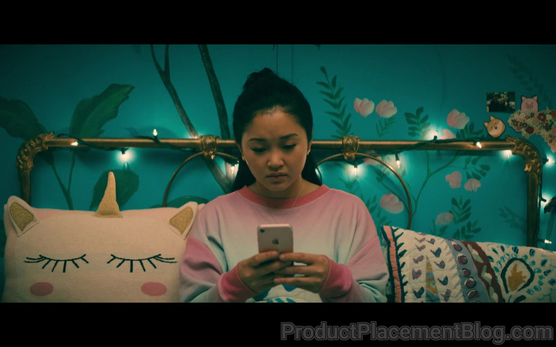 Apple iPhone Smartphone of Lana Condor as Lara Jean ‘LJ' Song Covey in To All the Boys Always and Forever (1)