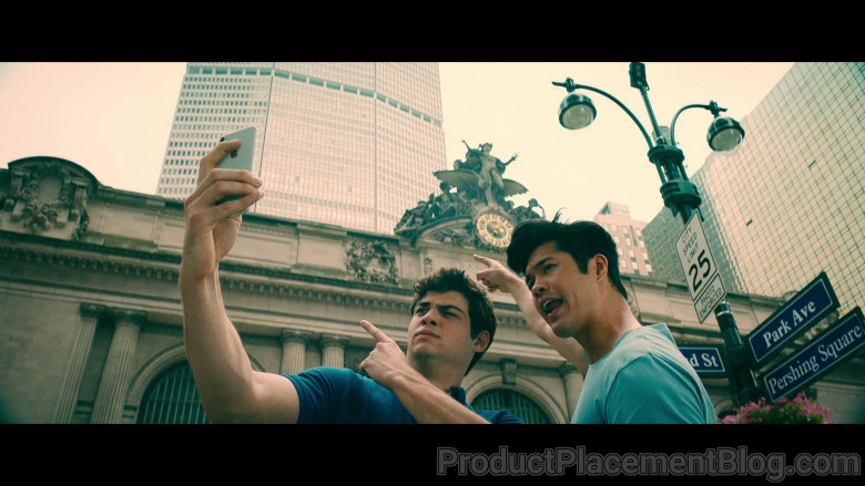 Apple iPhone Smartphone of Noah Centineo as Peter Kavinsky in To All the Boys Always and Forever (2021)