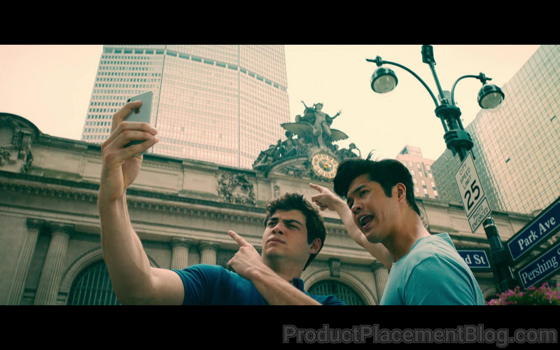 Apple iPhone Smartphone of Noah Centineo as Peter Kavinsky in To All the Boys Always and Forever (2021)