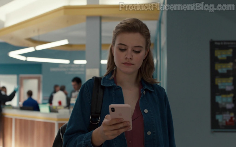 Apple iPhone Smartphone of Tiera Skovbye as Grace Knight in Nurses S01E09 Mirror Box (2020)