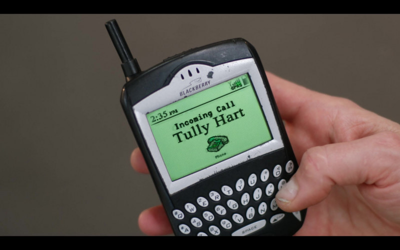 Blackberry 7290 Mobile Phone in Firefly Lane S01E02 Oh! Sweet Something (2021)