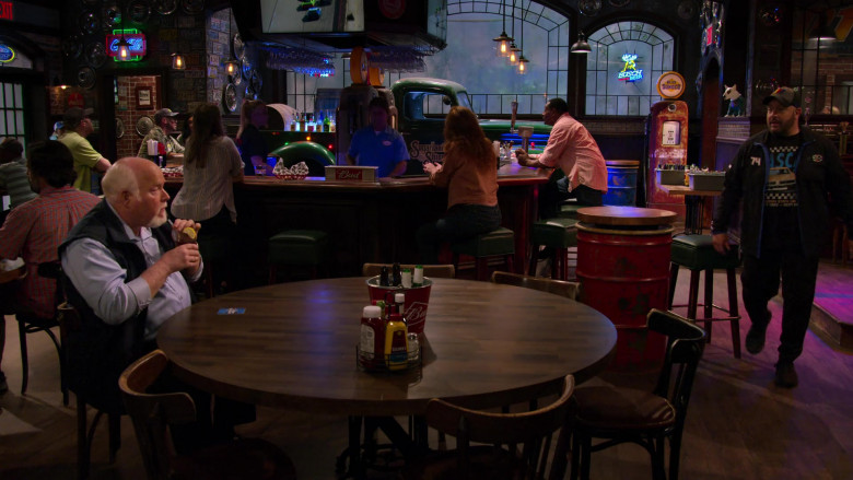 Budweiser Bucket, Busch and Blue Sunoco Signs in The Crew S01E08