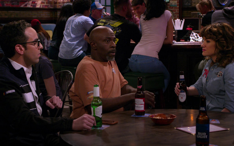 Budweiser, Bud Light and Michelob Ultra Beer Bottles in The Crew S01E03