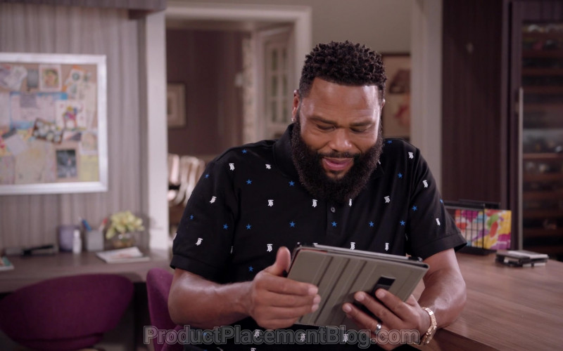 Burberry Men's Monogram Motif Star Print Polo Shirt of Anthony Anderson as Dre in Black-ish S07E09 Black-out (2021)