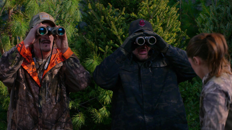 Bushnell Binocular of Kim Coates as Rob in The Crew S01E02 (2)