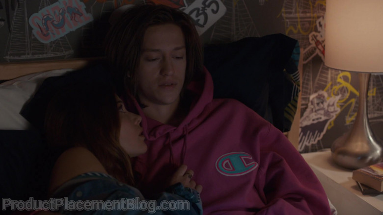 Champion Pink Hoodie in Pretty Hard Cases S01E03 (2)