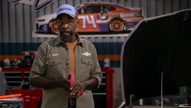 Chevrolet Blue Cap of Gary Anthony Williams as Chuck in The Crew S01E10 (1)