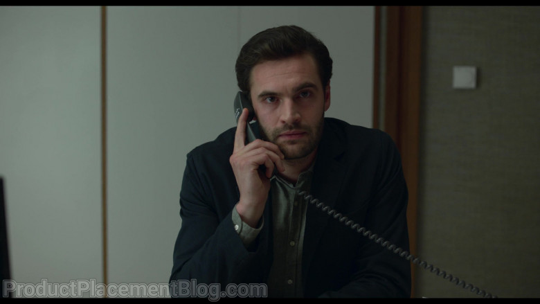 Cisco Systems Phone of Tom Bateman as David in Behind Her Eyes S01E02 Lucid Dreaming (2021)