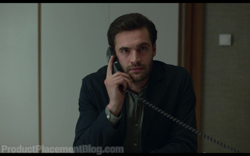 Cisco Systems Phone of Tom Bateman as David in Behind Her Eyes S01E02 Lucid Dreaming (2021)