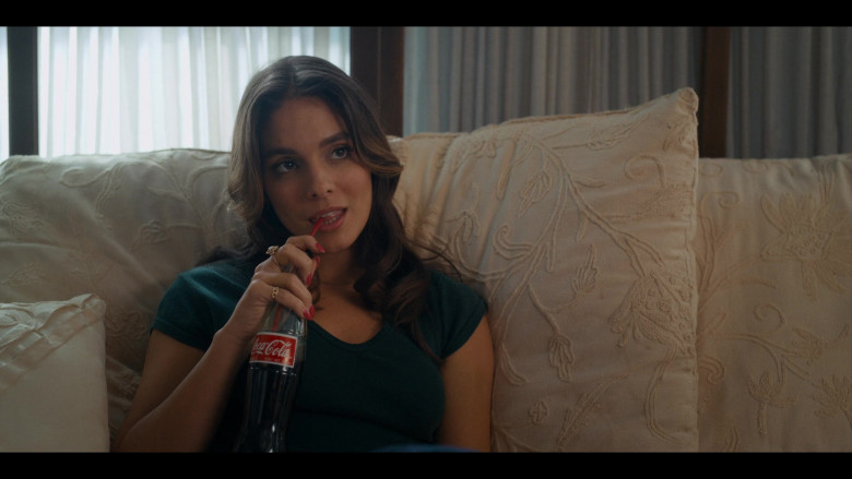 Coca-Cola Classic Soda Bottle of Caitlin Stasey as Jill Shore in Bridge and Tunnel S01E05 TV Show (3)