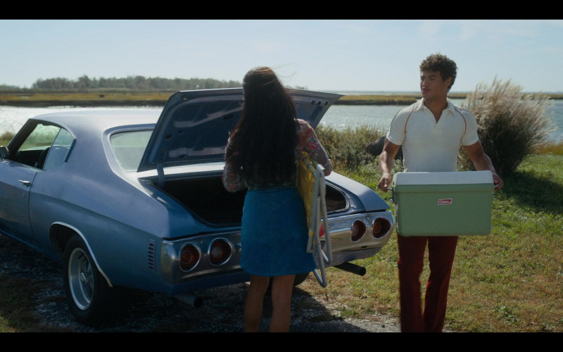 Coleman Cooler Held by Jan Luis Castellanos as Mikey in Bridge and Tunnel S01E06 The Swan Song (2021)