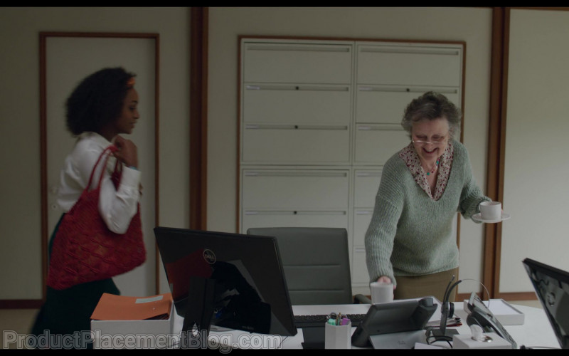 Dell Computer Monitor Used by Simona Brown as Louise in Behind Her Eyes S01E01 (2)