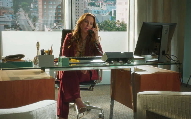 Dell Computer Monitor of Kate del Castillo as Victoria Santos in Mr. Mayor S01E09