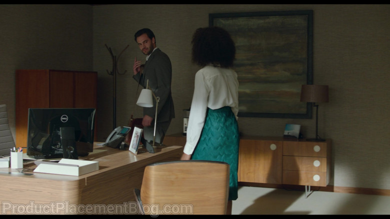 Dell Computer Monitor of Tom Bateman as David in Behind Her Eyes S01E01 Chance Encounters (2021)