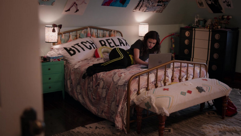 Dell Laptop of Sara Waisglass as Maxine in Ginny & Georgia S01E09 Feelings Are Hard (2021)