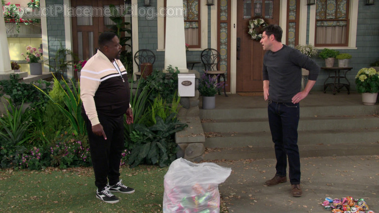 Diadora Men's Low Sneakers Worn by Cedric the Entertainer as Calvin Butler in The Neighborhood S03E09 Welcome to the Shakedow