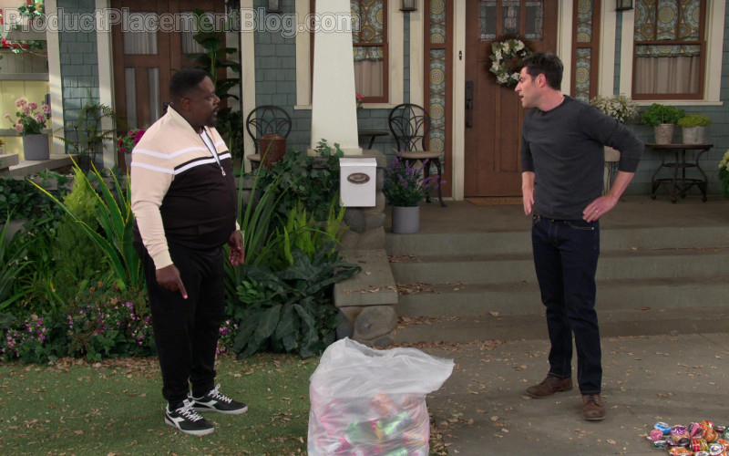 Diadora Men's Low Sneakers Worn by Cedric the Entertainer as Calvin Butler in The Neighborhood S03E09 Welcome to the Shakedow