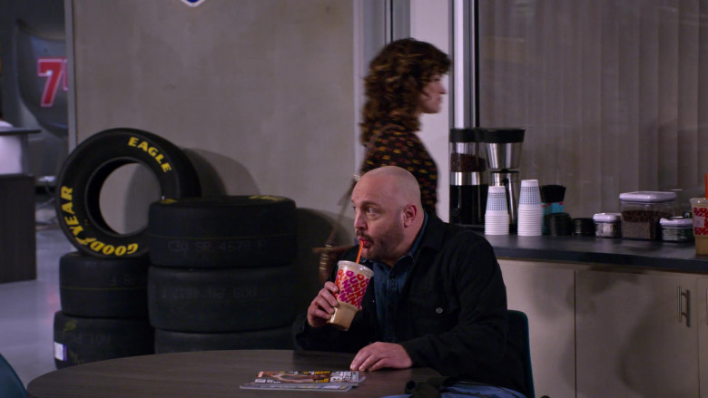 Dunkin' Drink of Kevin James and Goodyear Eagle Tires in The Crew S01E01 (2)
