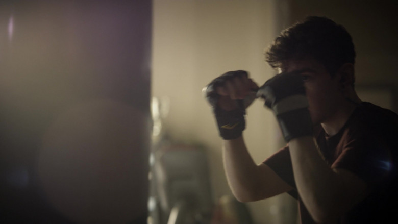 Everlast MMA Gloves of Elliot Fletcher as Jake Barlow in Tell Me Your Secrets S01E09 Gotcha (2021)