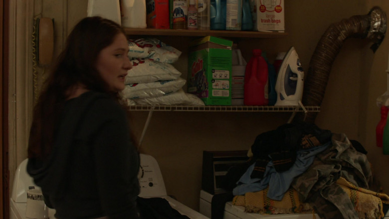 Gain Powder Laundry Detergent in Shameless S11E05 Slaughter (2021)