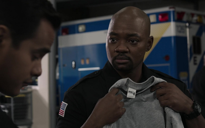 Gildan Hammer Men's T-Shirt in 9-1-1: Lone Star S02E06 "Everyone and Their Brother" (2021)