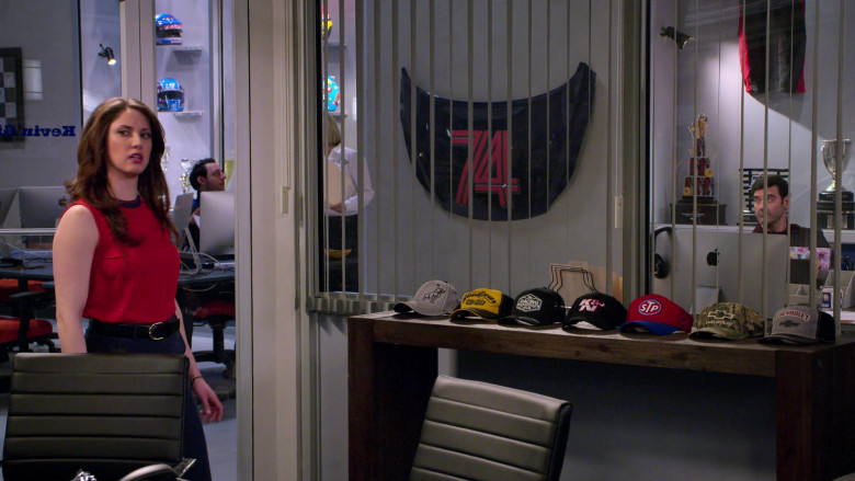 Goodyear, The Racing Warehouse, K&N, STP and Chevrolet Caps and Apple iMac Computer in The Crew S01E03