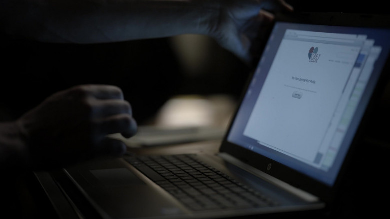HP Laptop of Hamish Linklater as John Tyler in Tell Me Your Secrets S01E03 Someone Worse Than Me (2021)