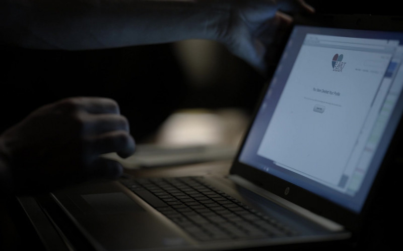 HP Laptop of Hamish Linklater as John Tyler in Tell Me Your Secrets S01E03 Someone Worse Than Me (2021)