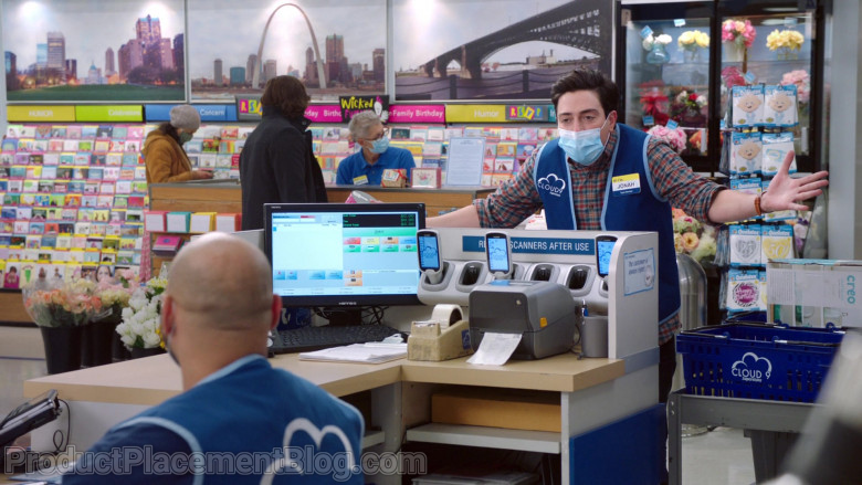 Hanns.G Monitor in Superstore S06E09 Conspiracy (2021)