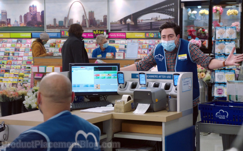 Hanns.G Monitor in Superstore S06E09 Conspiracy (2021)