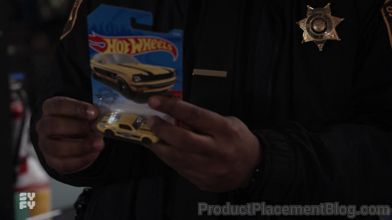 Hot Wheels Toy (Car) Held by Sheriff Corey Reynolds as Mike Thompson in Resident Alien S01E04 (2)