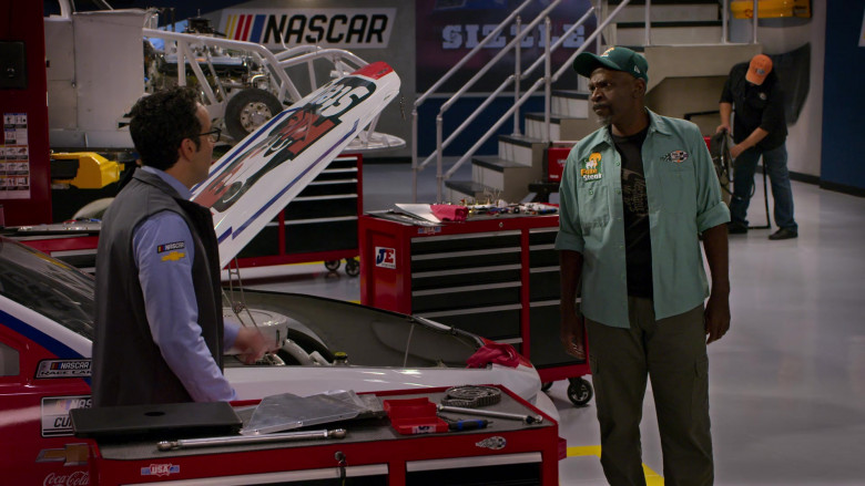 JE Pistons, Chevrolet, Coca-Cola in The Crew S01E08