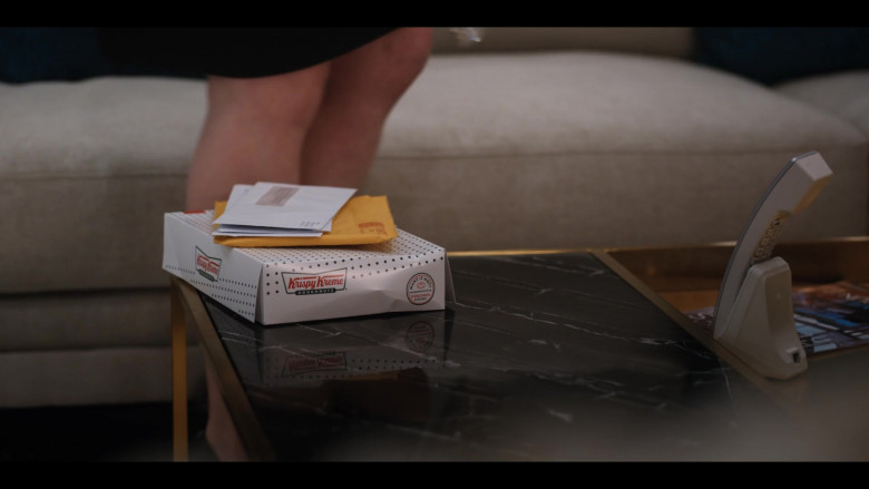 Krispy Kreme Doughnuts Enjoyed by Katherine Heigl Enjoyed by Tully in Firefly Lane S01E01 (1)
